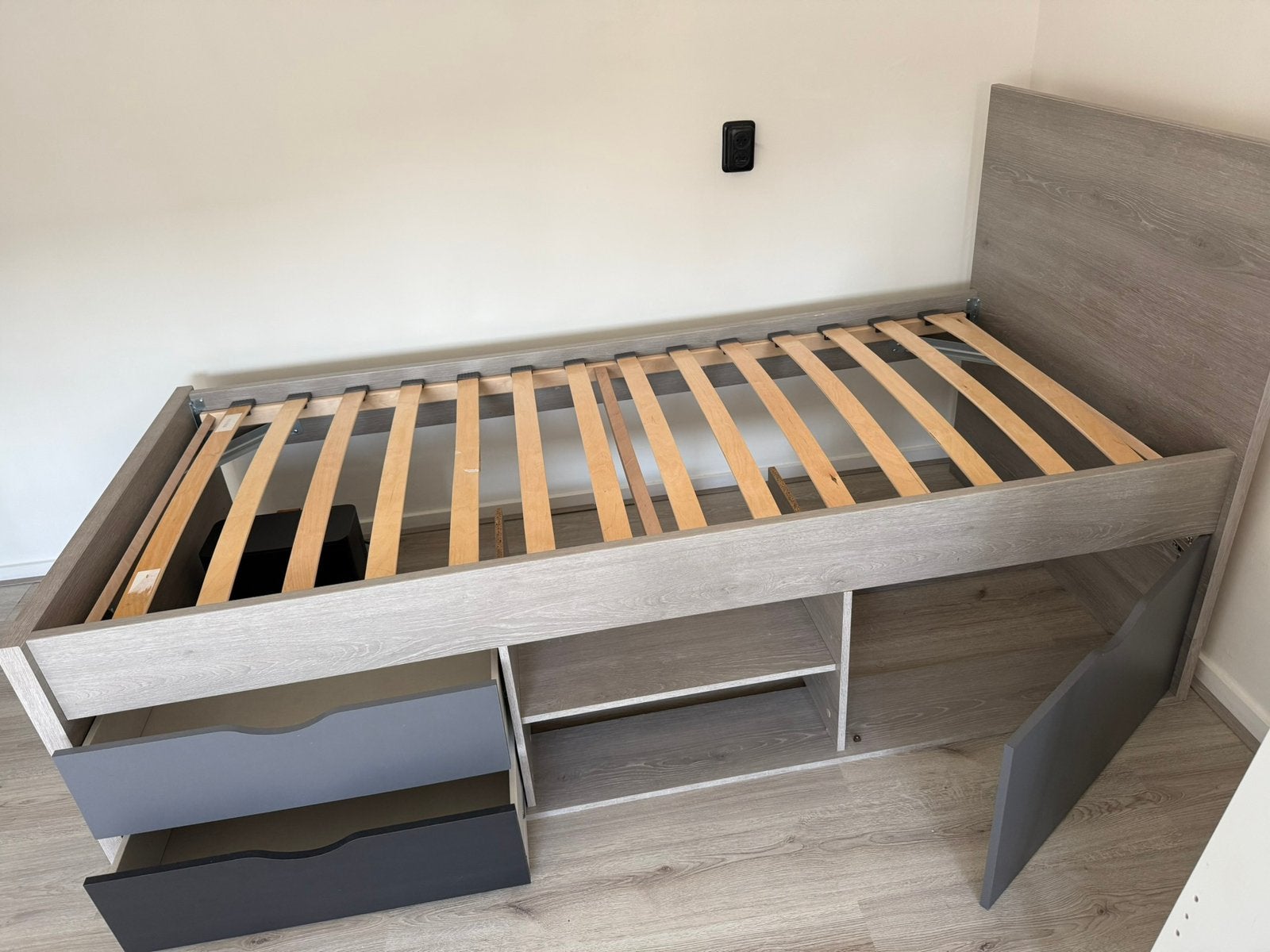 Eenpersoons bed 90x200, Kinderen en Baby's, Ophalen, 85 tot 100 cm, Zo goed als nieuw, Matras