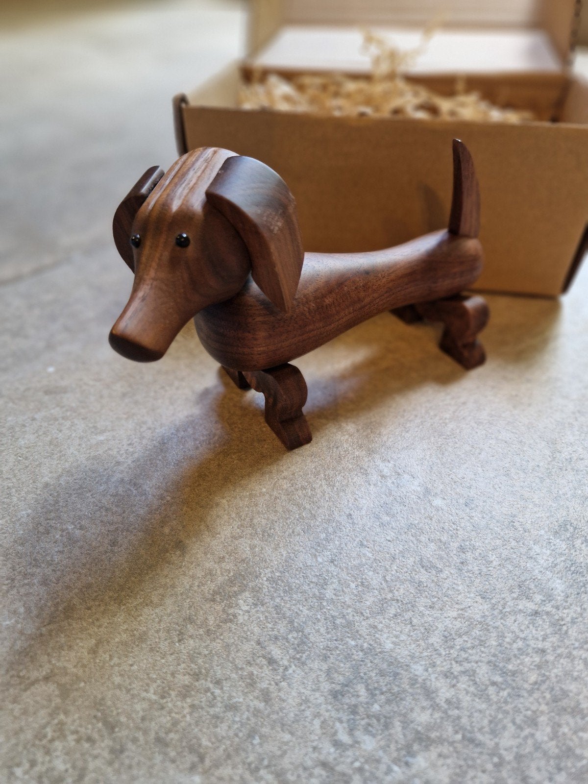 Mooie houten teckel, Verzamelen, Ophalen of Verzenden, Nieuw, Hond of Kat, Beeldje of Figuurtje