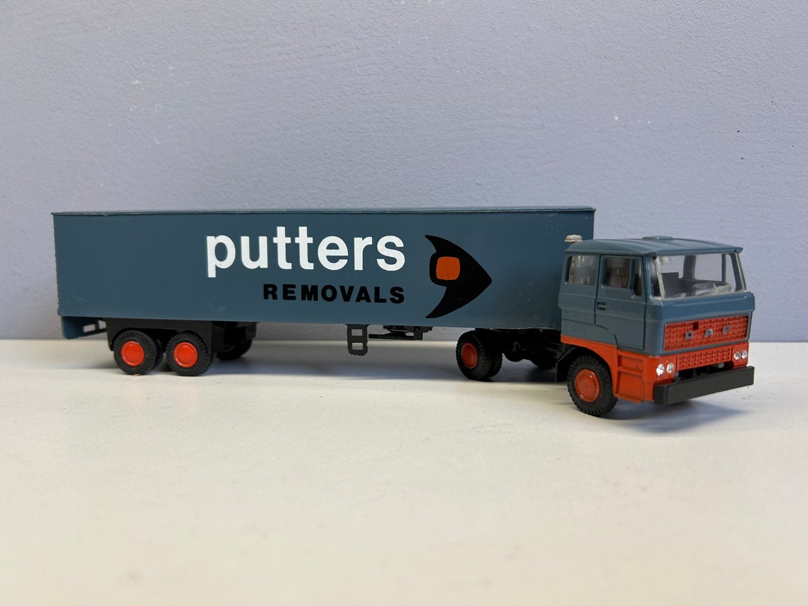 Lion toys car Daf 2800 PUTTERS REMOVALS 1:50, Hobby en Vrije tijd, Modelauto's | 1:50, Ophalen of Verzenden, Nieuw, Bus of Vrachtwagen