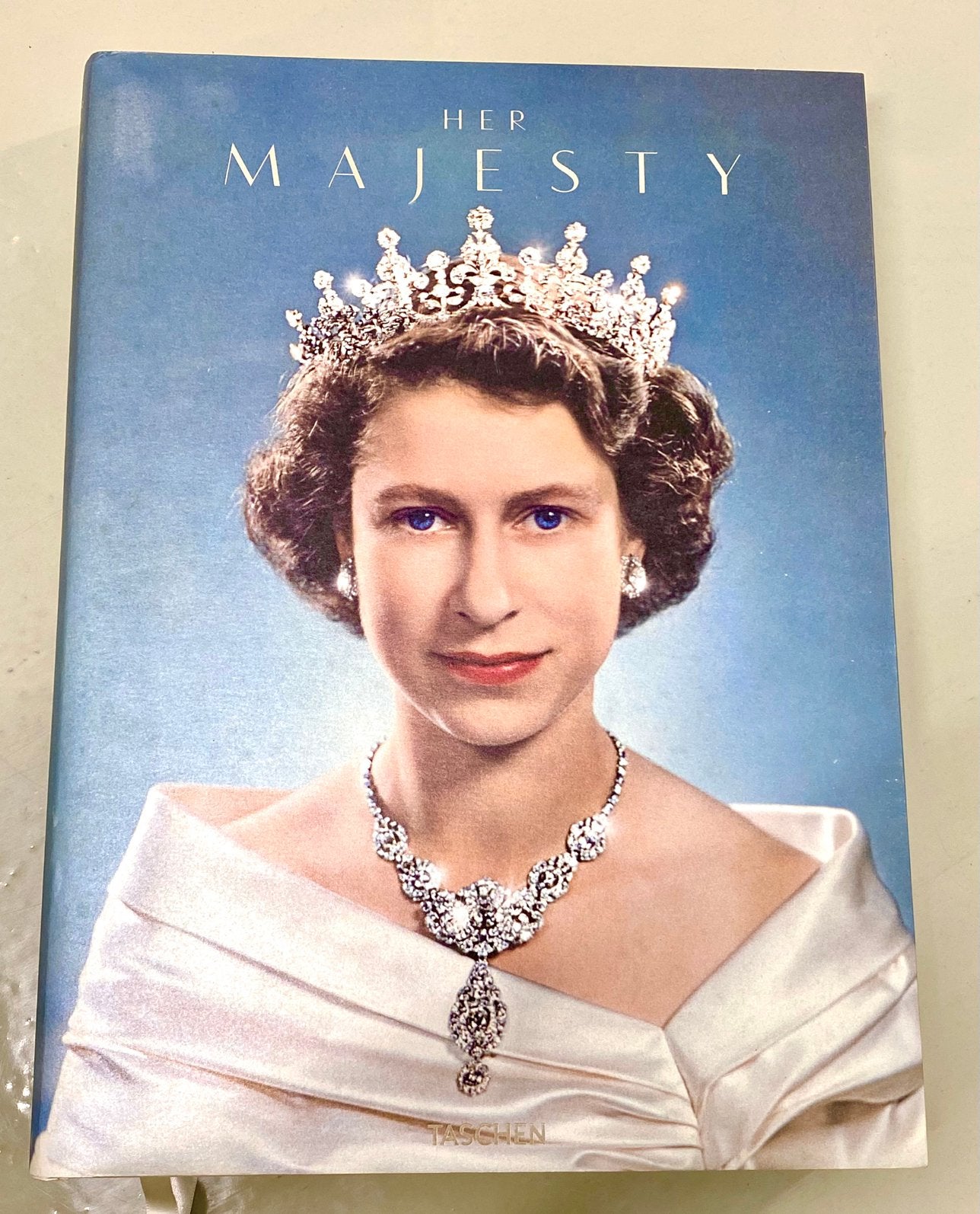 Taschen Her Majesty – Queen Elizabeth II Fotoboek, Boeken, Kunst en Cultuur | Fotografie en Design, Ophalen of Verzenden, Zo goed als nieuw