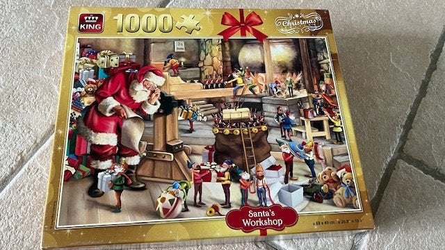 King Kerst puzzel 1000 stuks Santa’s workshop, Ophalen of Verzenden, 500 t/m 1500 stukjes, Gebruikt