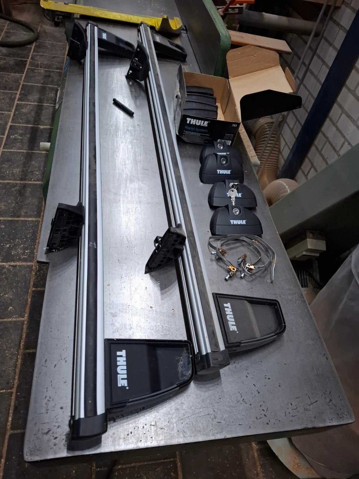 Thule Rapid system 753 met 137 cm lange balken, Ophalen, Zo goed als nieuw