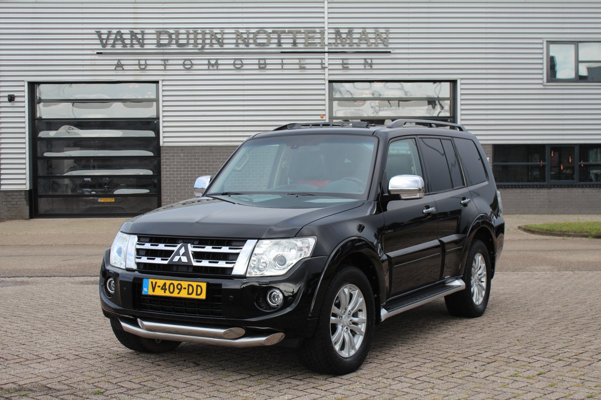 Mitsubishi Pajero 3.2 DI-D Instyle Side Window Van / Leer /
