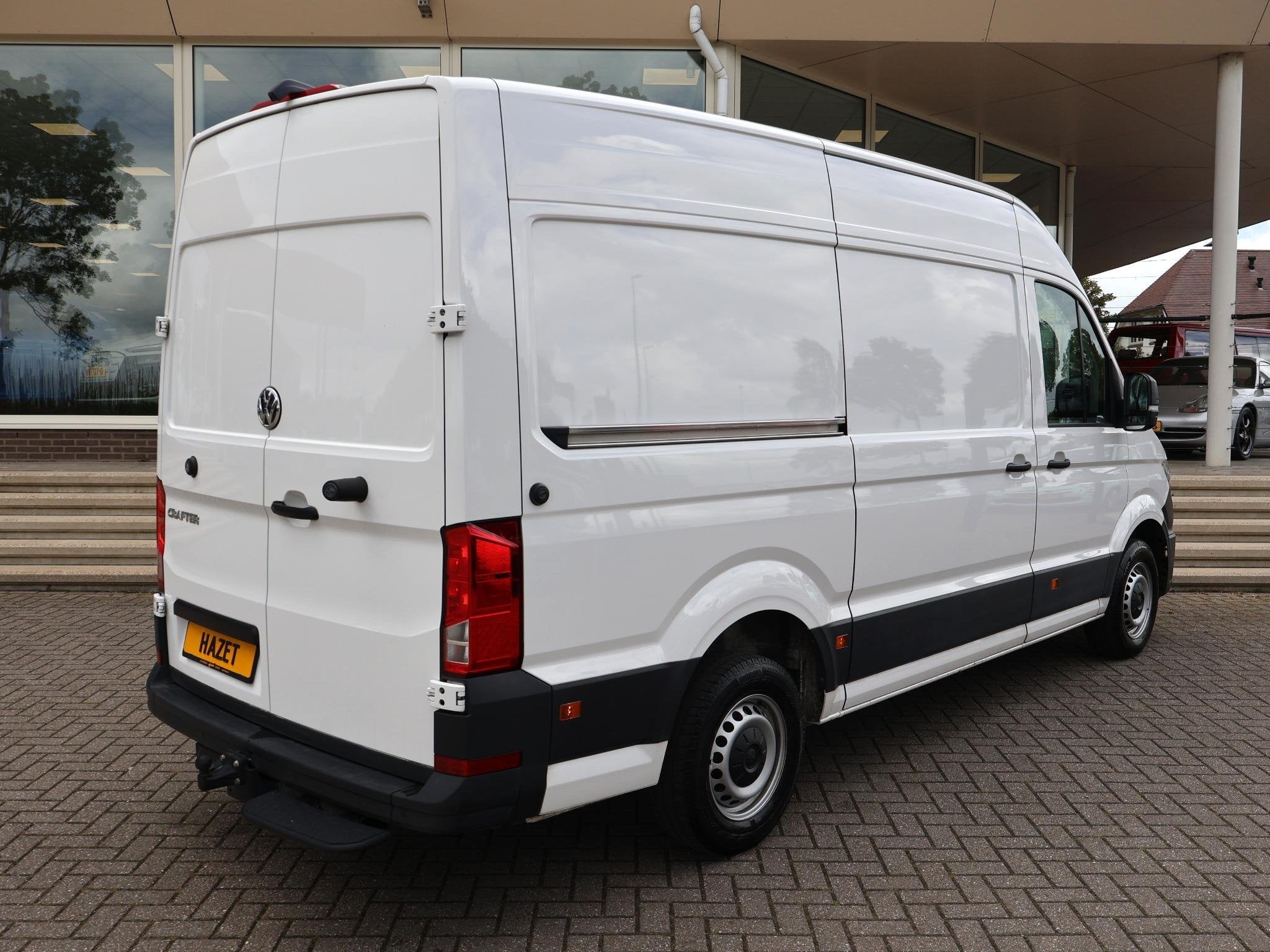 Volkswagen Crafter 35 2.0 TDI 177 PK AUT. L3H3 + 3000 KG TRE, Auto's, Gebruikt, 4 cilinders, Volkswagen, 3000 kg