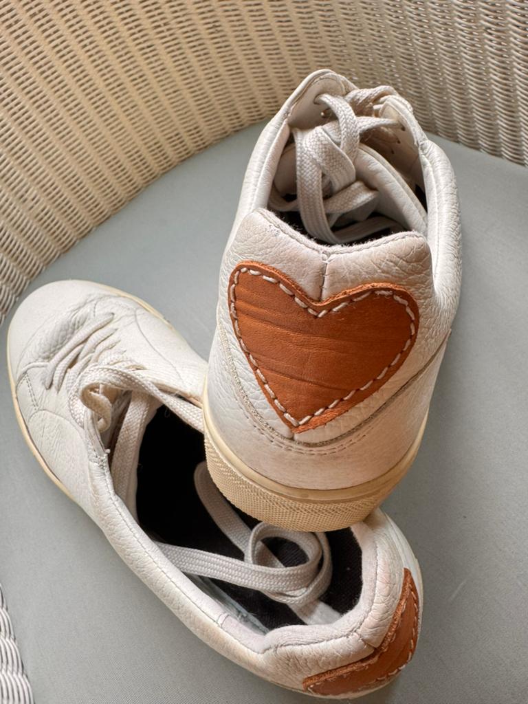 JE M’APPELLE SNEAKERS binnen en buiten van leer mt 40, Kleding | Dames, Schoenen, Verzenden, Zo goed als nieuw, Wit, Sneakers of Gympen