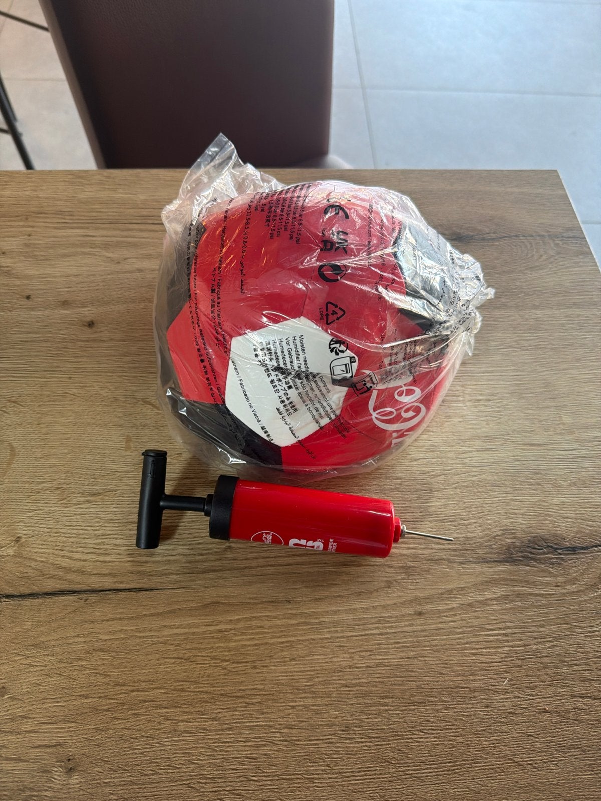 Coca Cola voetbal met pomp, Ophalen of Verzenden, Nieuw, Bal