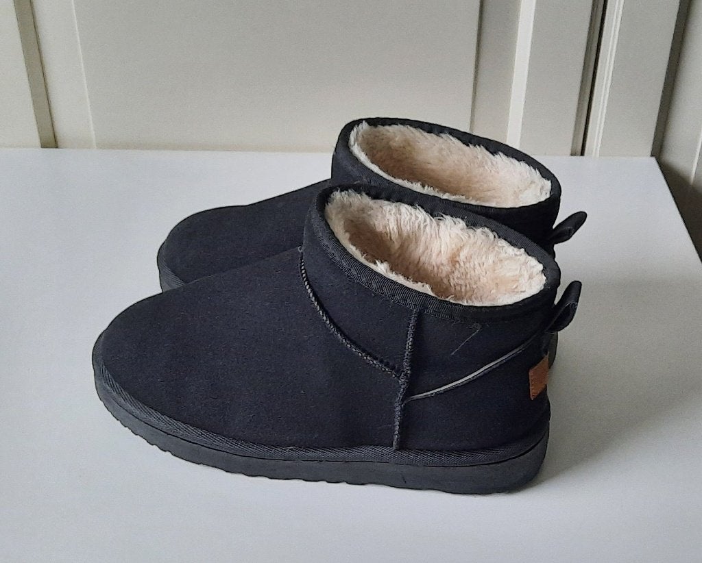 Sloffen maat 40 Nieuw !  Zwart / bont gevoerd., Zwart, Nieuw, Ophalen of Verzenden, Pantoffels of Sloffen