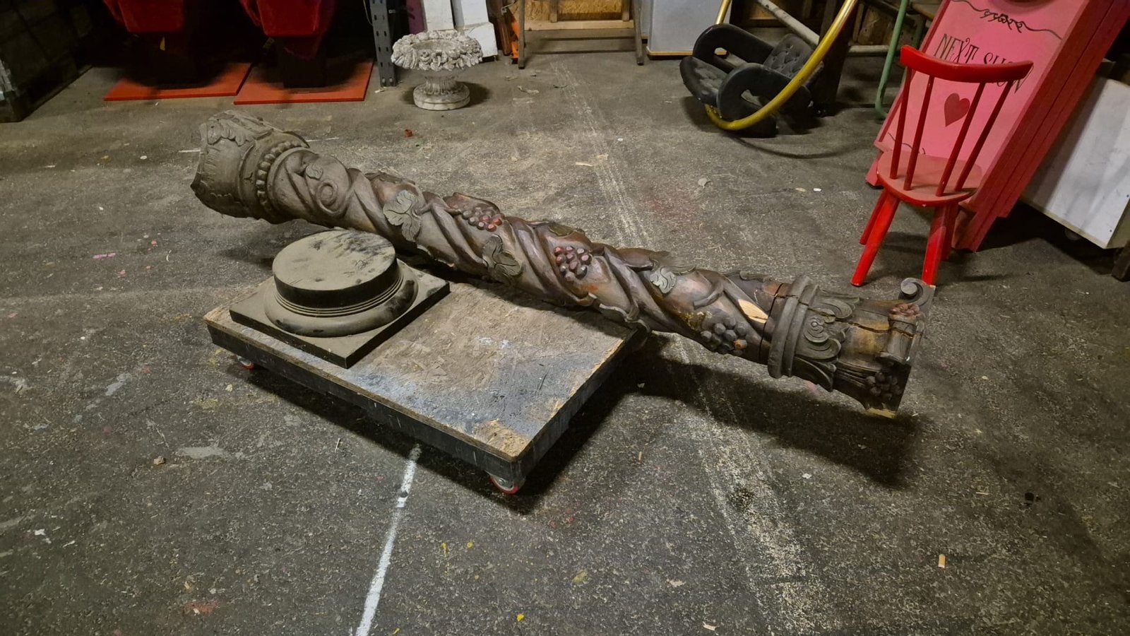 Decoratieve Houten Paal met Voetstuk - Druivenranken, Ophalen