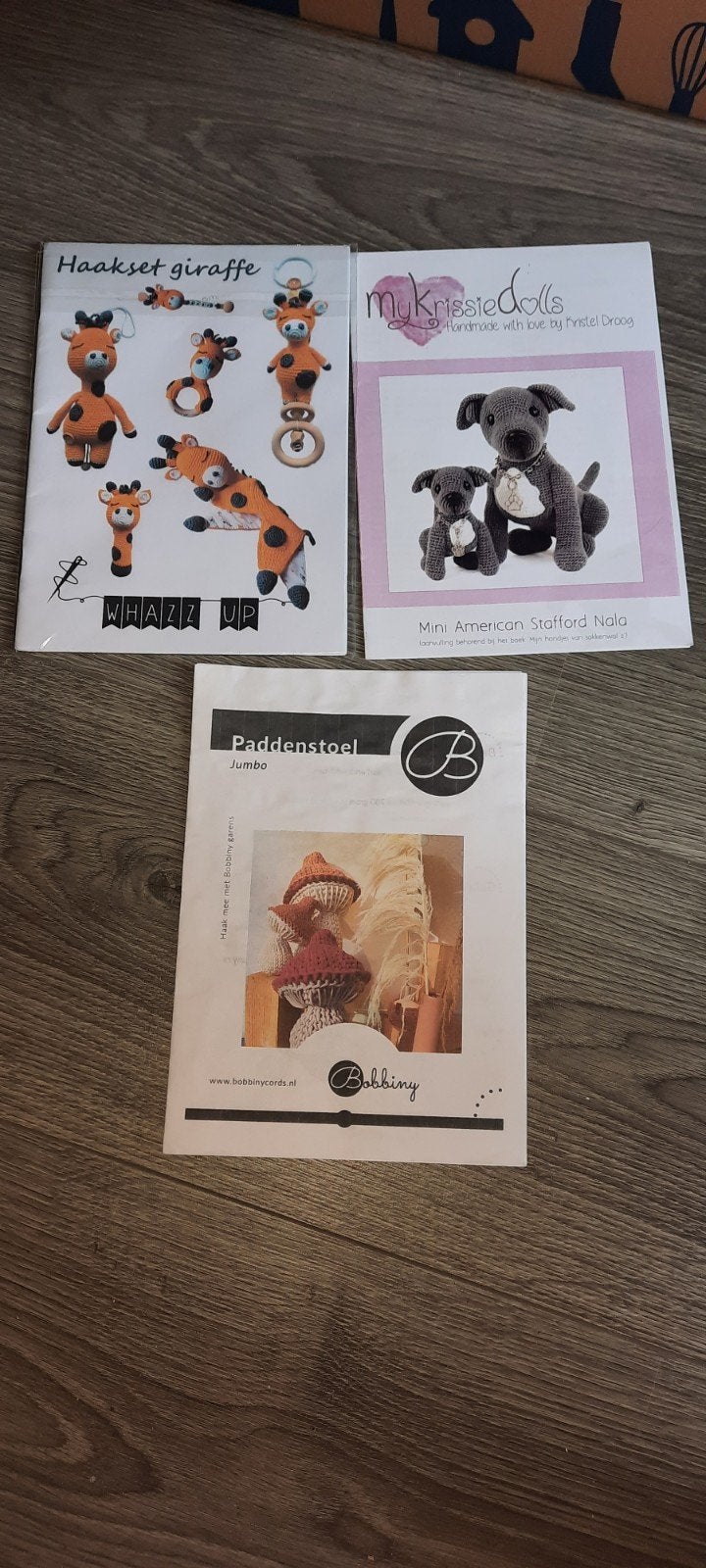 boekje whazz up en 2 haakpatronen, Hobby en Vrije tijd, Ophalen of Verzenden, Haken, Patroon of Boek
