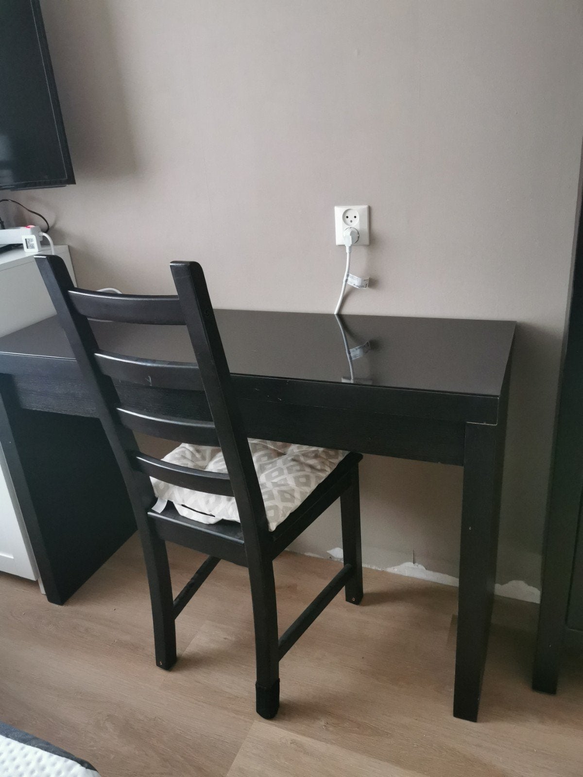 Zwart/bruin ikea Malm bureau met stoel, Ophalen, Gebruikt, Hout, Overige merken