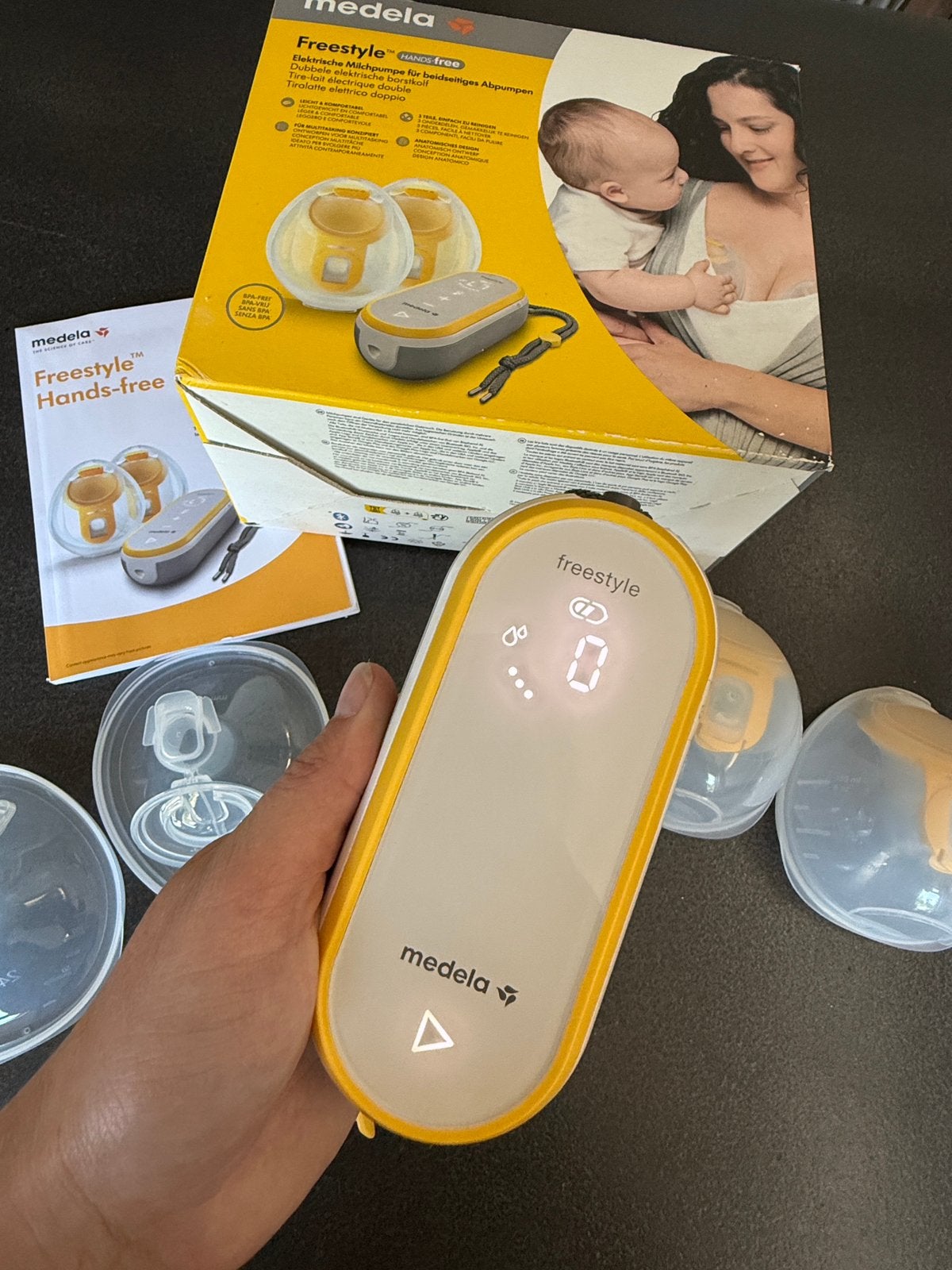 Medela Freestyle Hands-free dubbele elektrische borstkolf, Ophalen of Verzenden, Zo goed als nieuw, Borstkolf