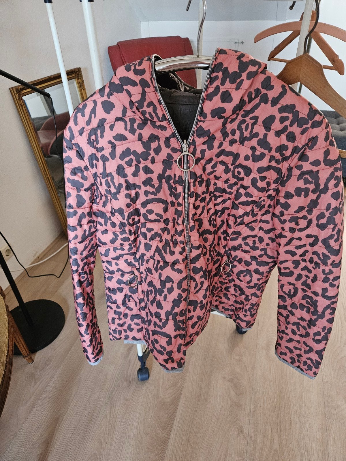 Roze jas met luipaardprint, Maat 42/44 (L), Ophalen of Verzenden, Onbekend, Roze