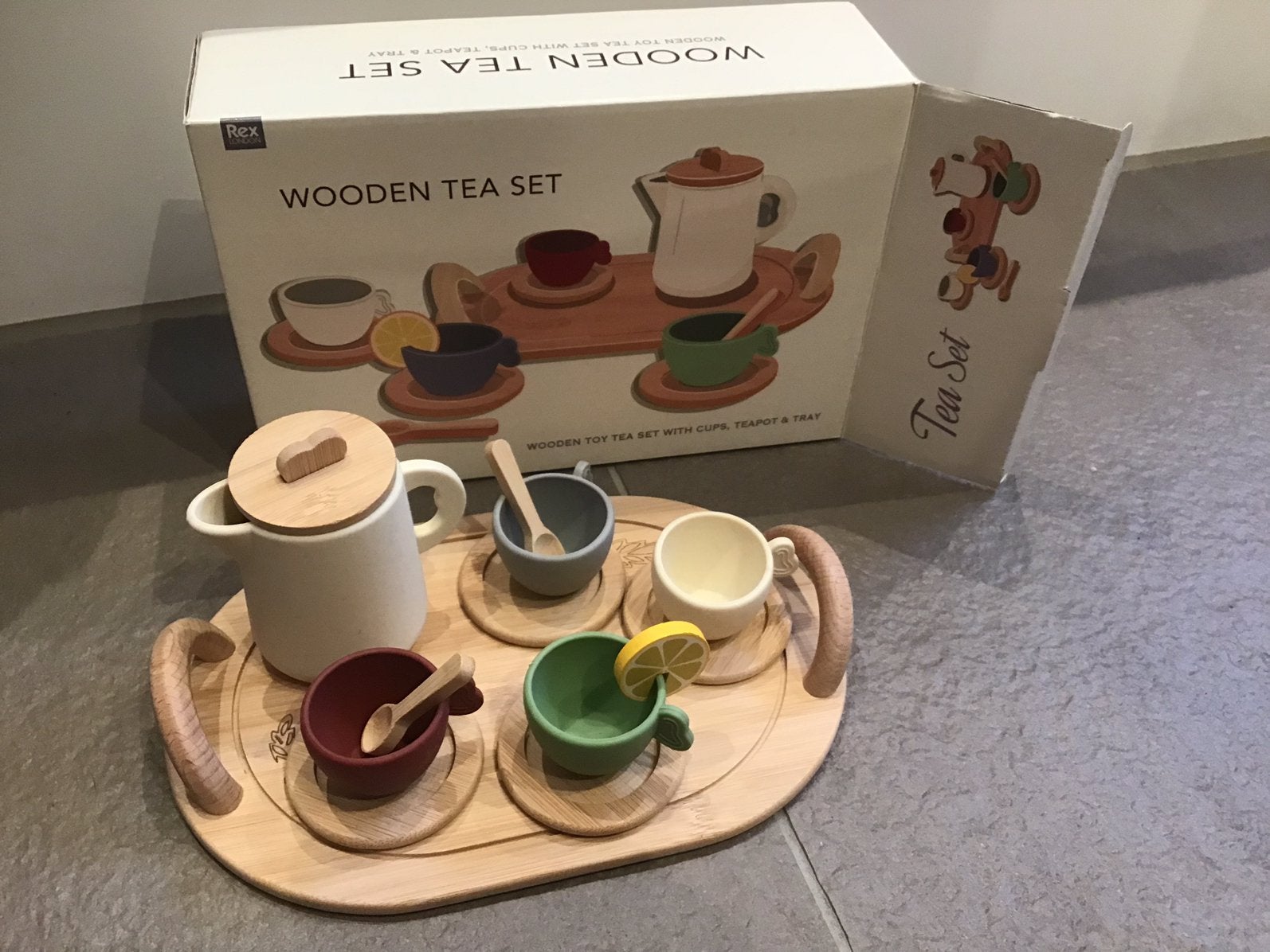 Houten theeset met siliconen kopjes NIEUW in doos!!, Ophalen of Verzenden, Nieuw, Meubelstuk of Keukentje