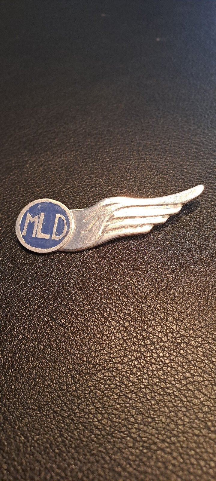Vintage MLD Vleugelspeld - Zilverkleurig met Blauw, Verzamelen, Luchtvaart en Vliegtuigspotten, Ophalen of Verzenden, Gebruikt