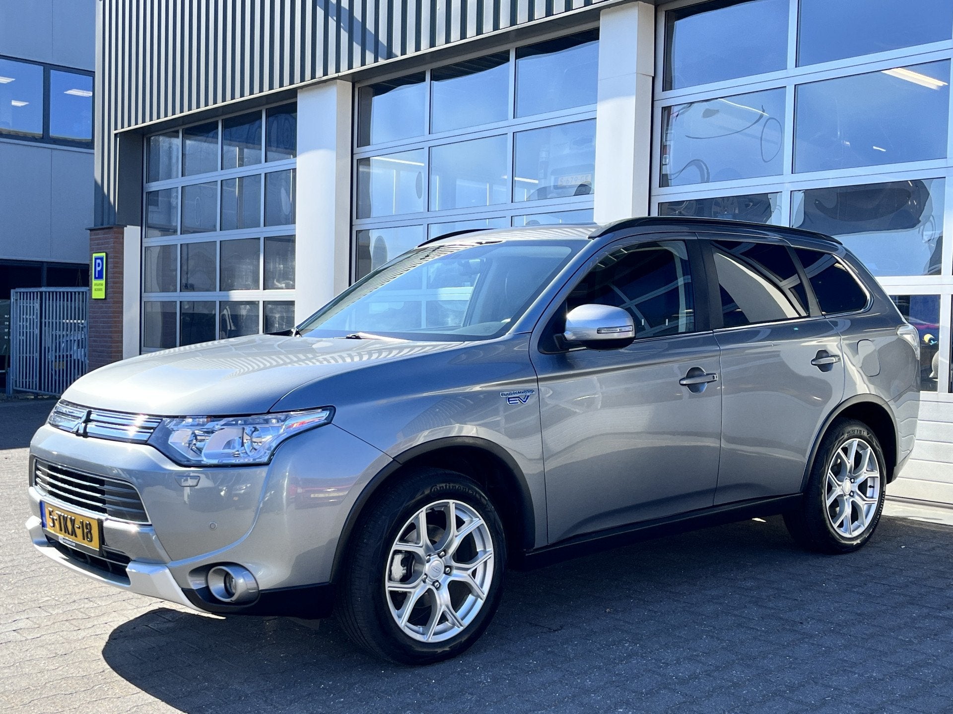 Mitsubishi Outlander 2.0 PHEV ( EXPORT ) Motorstoring ) Hybr, Zwart, 4 cilinders, Bedrijf, Vierwielaandrijving