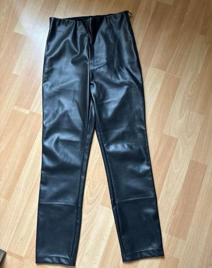 NIKKIE zwarte vegan leather broek mt 36 NIEUW, Zwart, Nieuw, Ophalen of Verzenden, Maat 36 (S)