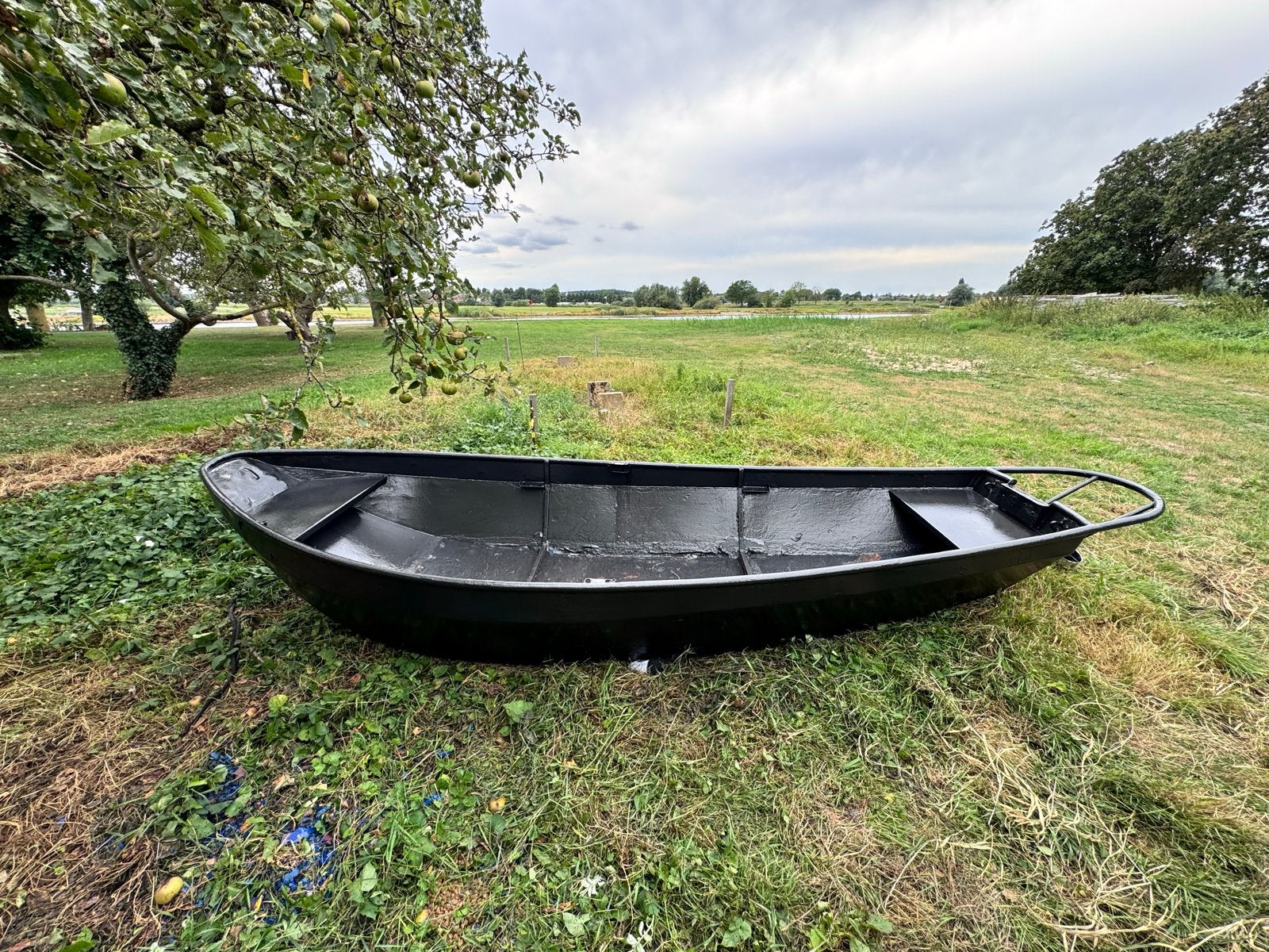 Foto 6 van In Zwolle Metalen boot bootje boten sloep vissersboot  (4m+)