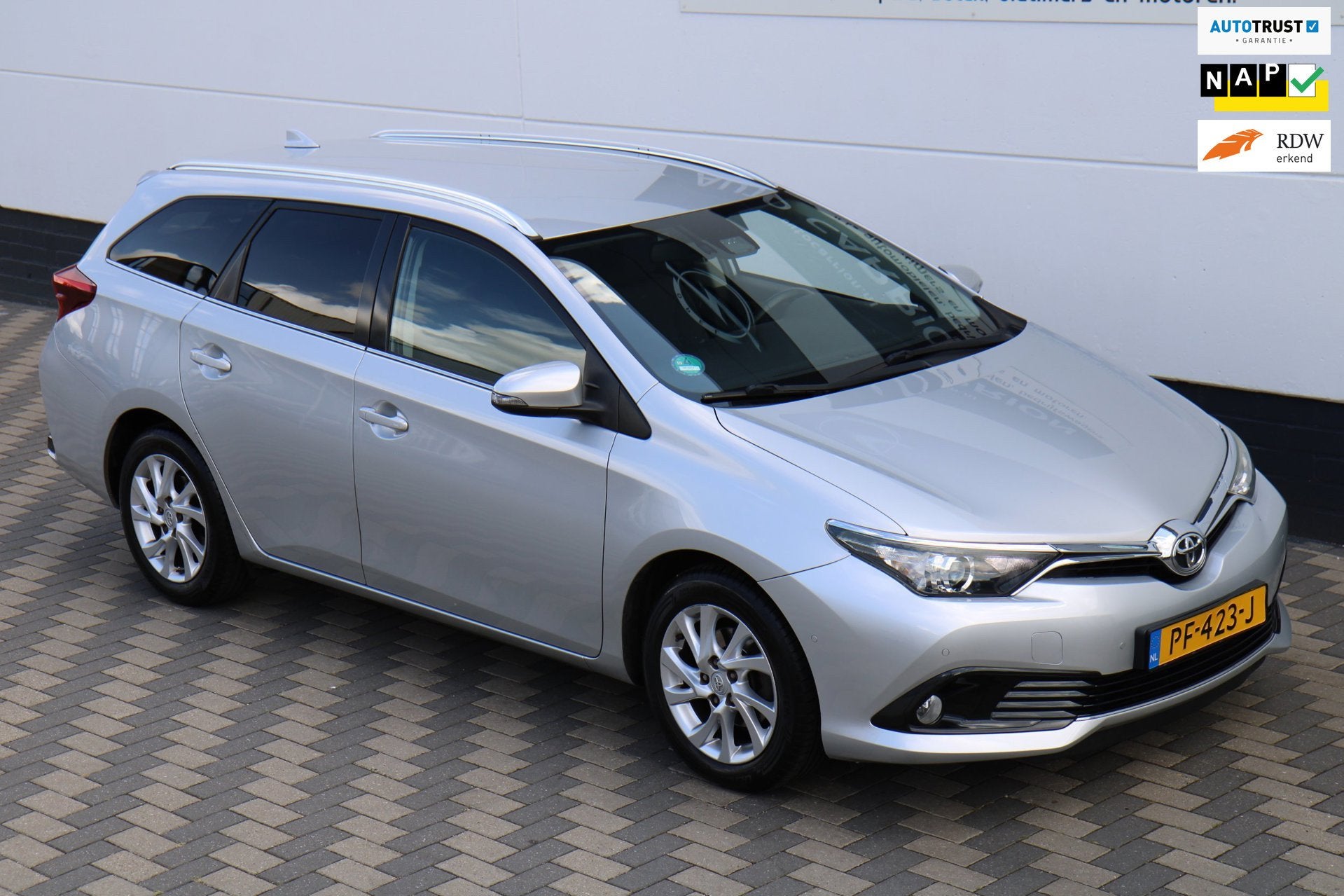 Toyota Auris Touring Sports 1.2T Navi Camera ECC PDC NAP !, Gebruikt, 4 cilinders, Origineel Nederlands, Zilver of Grijs