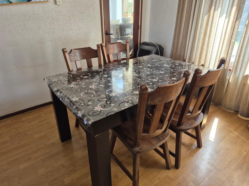 Eettafel met 4 stoelen - Gebruikt, Huis en Inrichting, Tafels | Eettafels, Gebruikt, 100 tot 150 cm, Klassiek, Vier personen