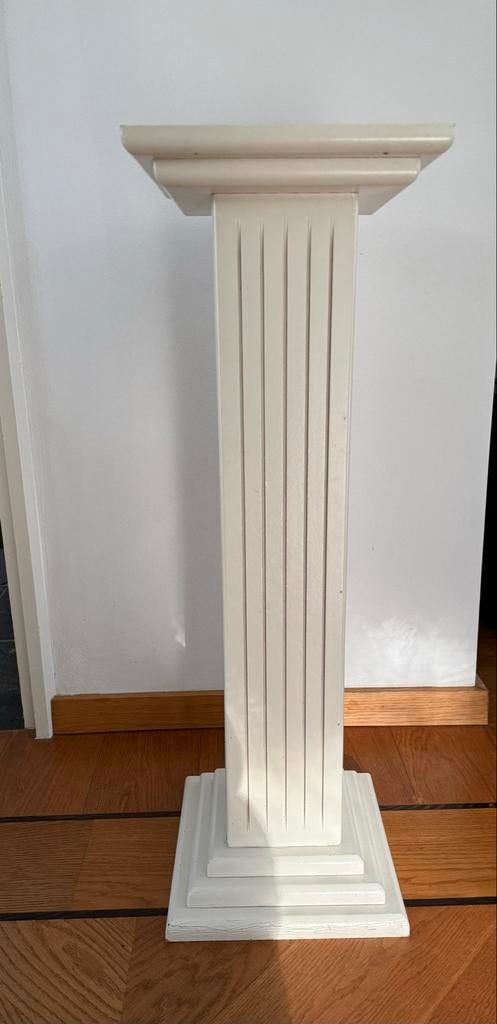 Witte houten zuil/sokkel - 73 cm hoog, 24x24 cm plateau, Ophalen, Gebruikt