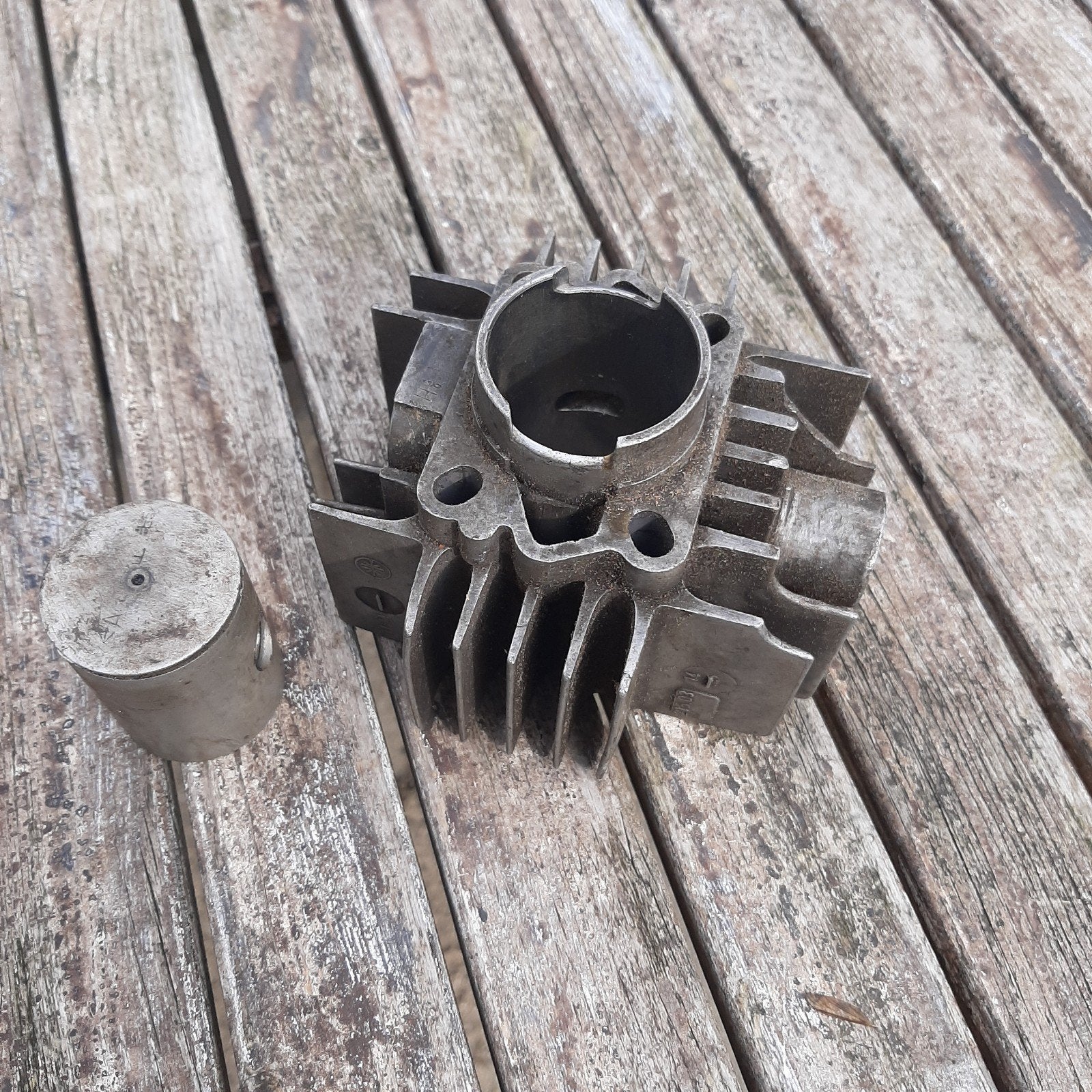 mahle  cilinder wand netjes en zuiger, mist wel zuigerveer, Ophalen of Verzenden