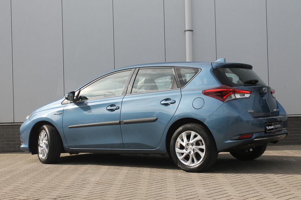 Toyota Auris 1.8 Hybrid Dynamic (bj 2016, automaat), Gebruikt, Euro 6, 4 cilinders, Blauw