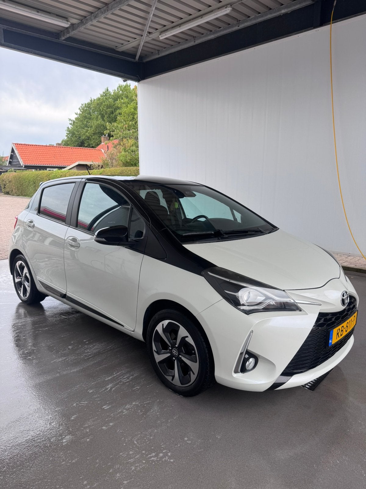 Toyota Yaris 1.5 Vvt-i 111pk 5D 2017 Wit, 40 €/maand, 4 cilinders, Wit, Origineel Nederlands