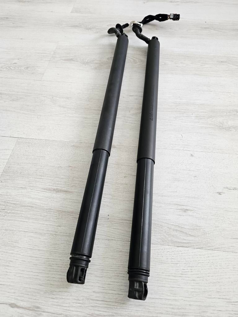 Elektronische Achterklep Gasveer x2 - Seat Ateca 575827852D, Gebruikt, Achterklep, Volkswagen, Ophalen of Verzenden