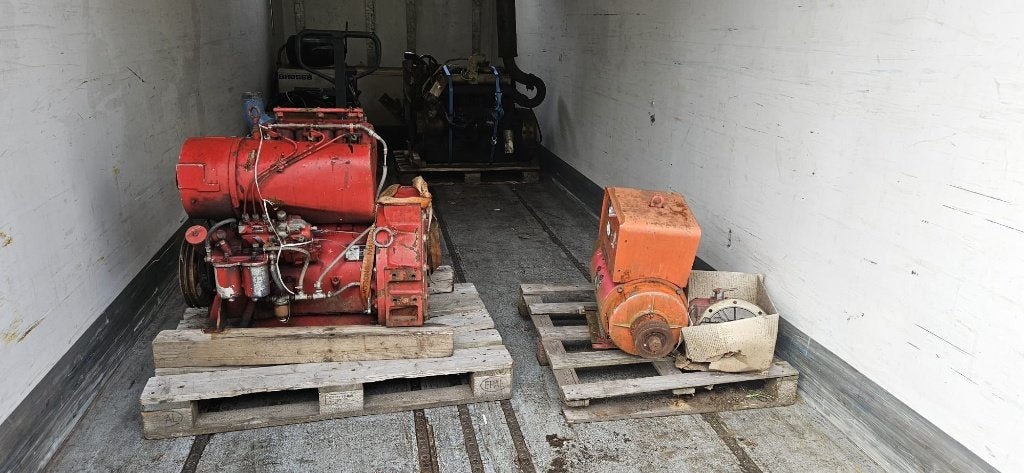 Kirloskar RD3 Diesel met keerkoppeling en Aggregaat 15 kva, Doe-het-zelf en Verbouw, Aggregaten, Gebruikt, Elektrisch startend