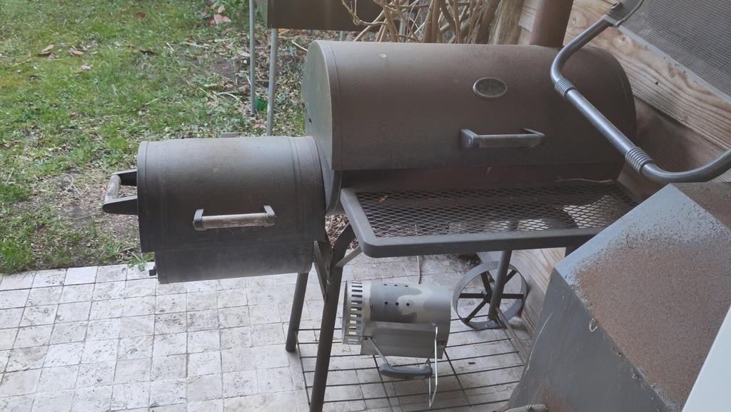 Grote barbecue met rookoven, Ophalen of Verzenden, Gebruikt