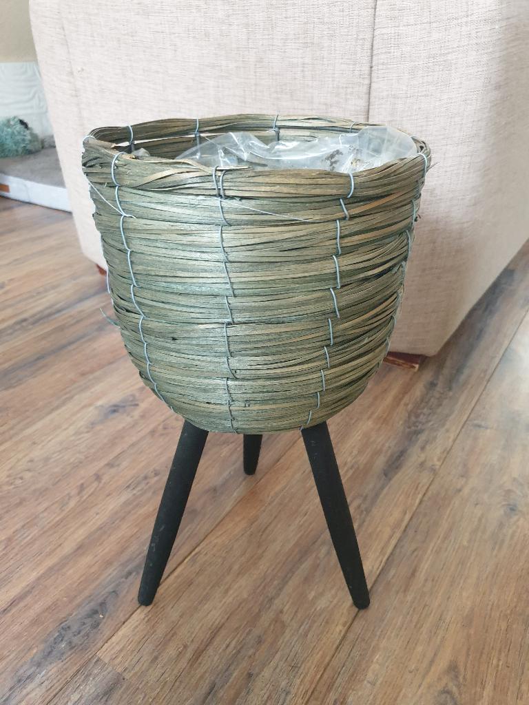 groene pot op 3 pootjes, Tuin en Terras, Bloempotten, Overige materialen, Gebruikt, Rond, Binnen