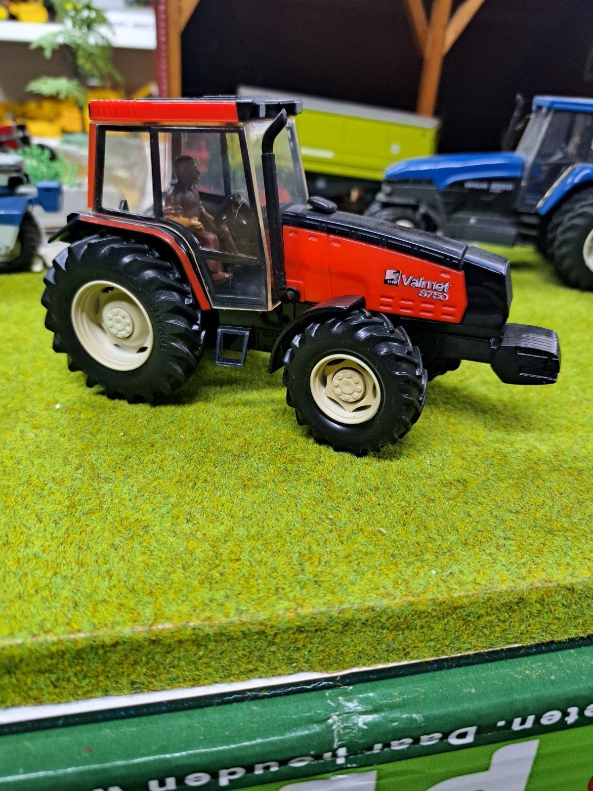 Sisu Valmet 8750 van Britains met stocknummer 9439, Ophalen of Verzenden, Zo goed als nieuw, Tractor of Landbouw, Britains