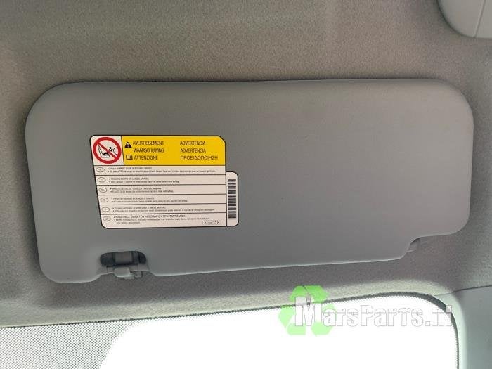Zonneklep van een Mitsubishi Colt