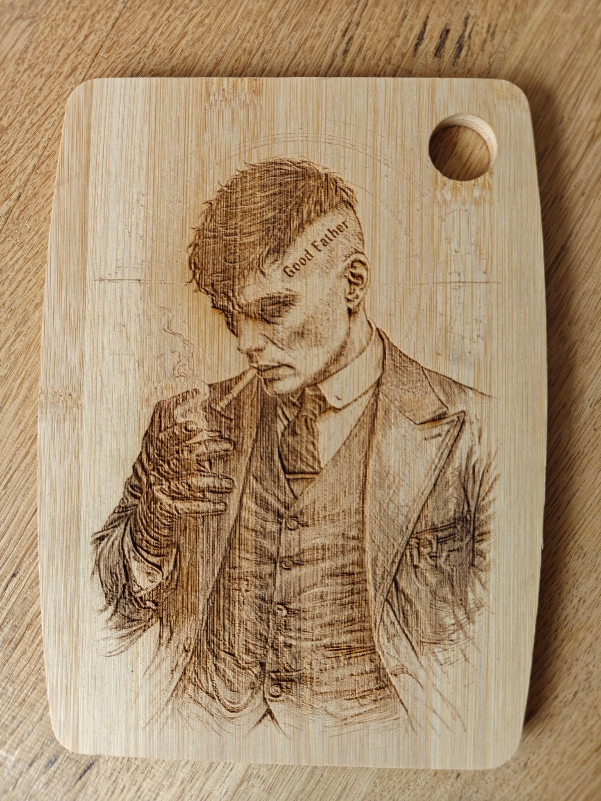 Gegraveerde Snijplank met Peaky Blinders Design, Huis en Inrichting, Hout, Snij-/serveerplank, Nieuw, Ophalen of Verzenden