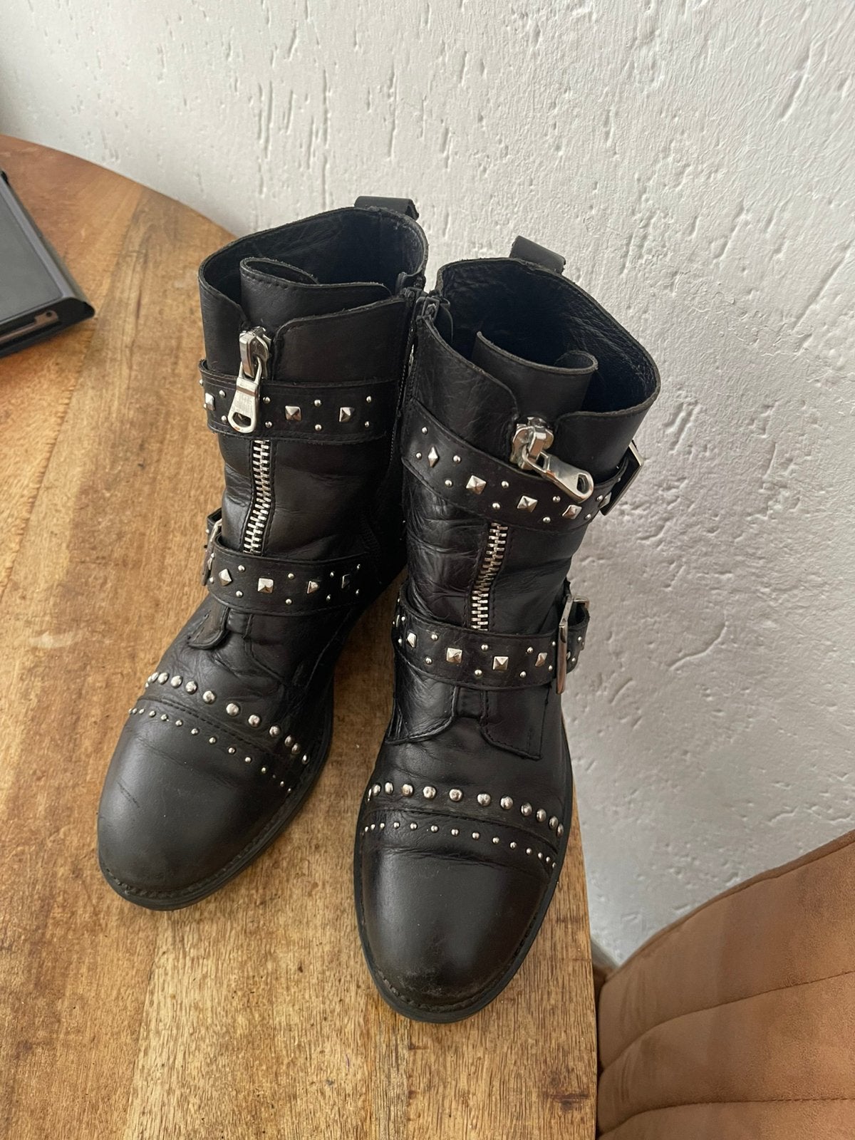 Mooie leren laarzen van Sacha in maat 39, Kleding | Dames, Ophalen of Verzenden, Zo goed als nieuw, Zwart, Hoge laarzen