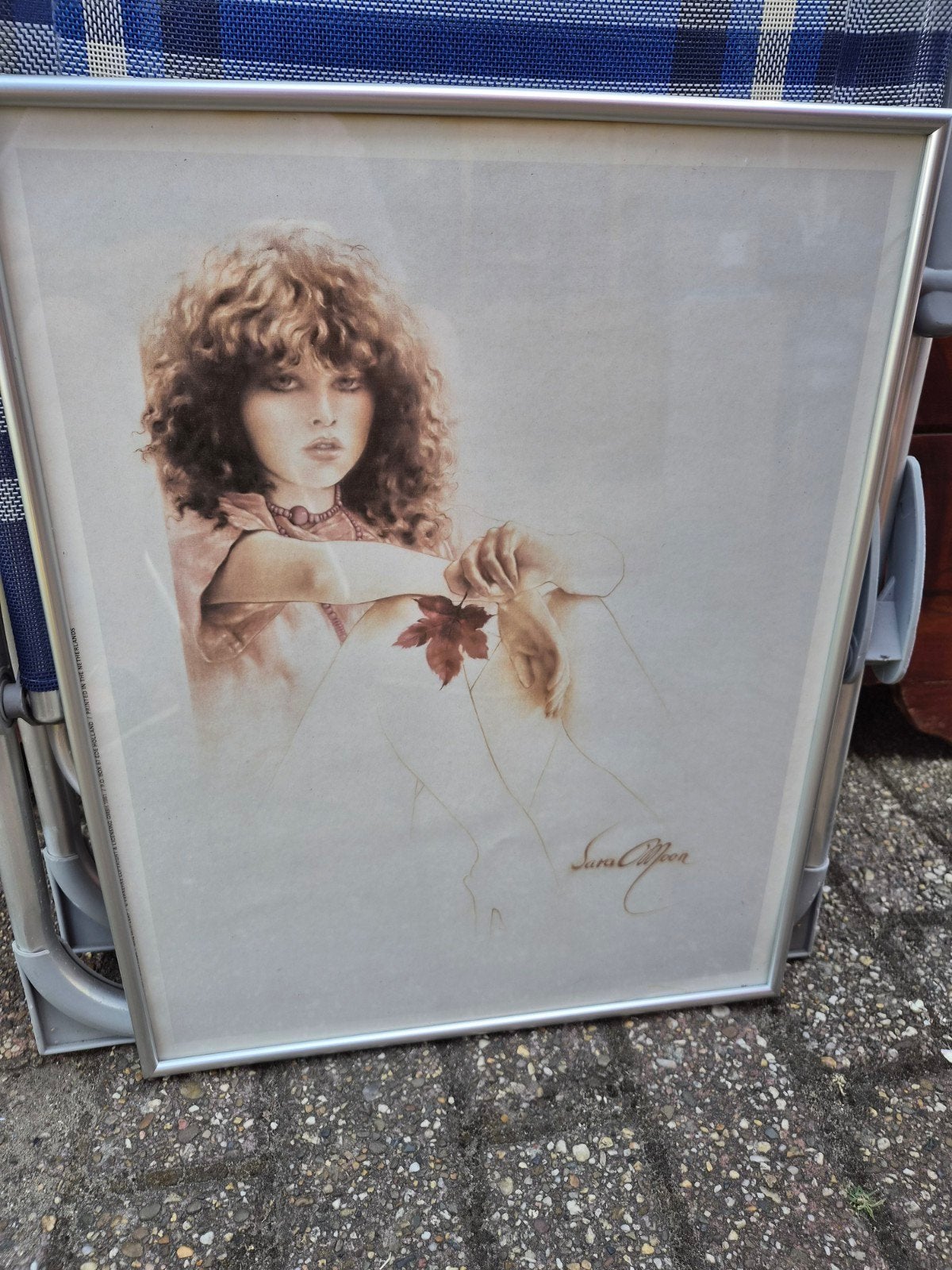 Ingelijste prent Sara Moon - 51x41 cm, Antiek en Kunst, Kunst | Tekeningen en Foto's, Ophalen of Verzenden, Print, Prent, Ingelijst