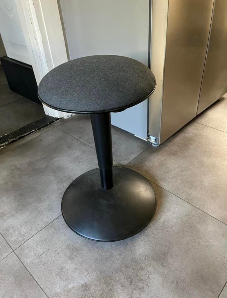 Ikea balans kruk, Huis en Inrichting, Barkrukken, Zo goed als nieuw, 60 tot 90 cm, 1 kruk, Ophalen