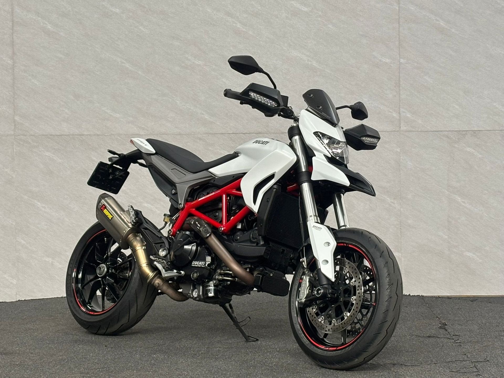 Ducati All-Road Hypermotard 939 SP - Akrapovic - Dealeronder, Haakenjansen@gmail.com, De Limiet 26
4131NR  Vianen, NL, Bedrijf