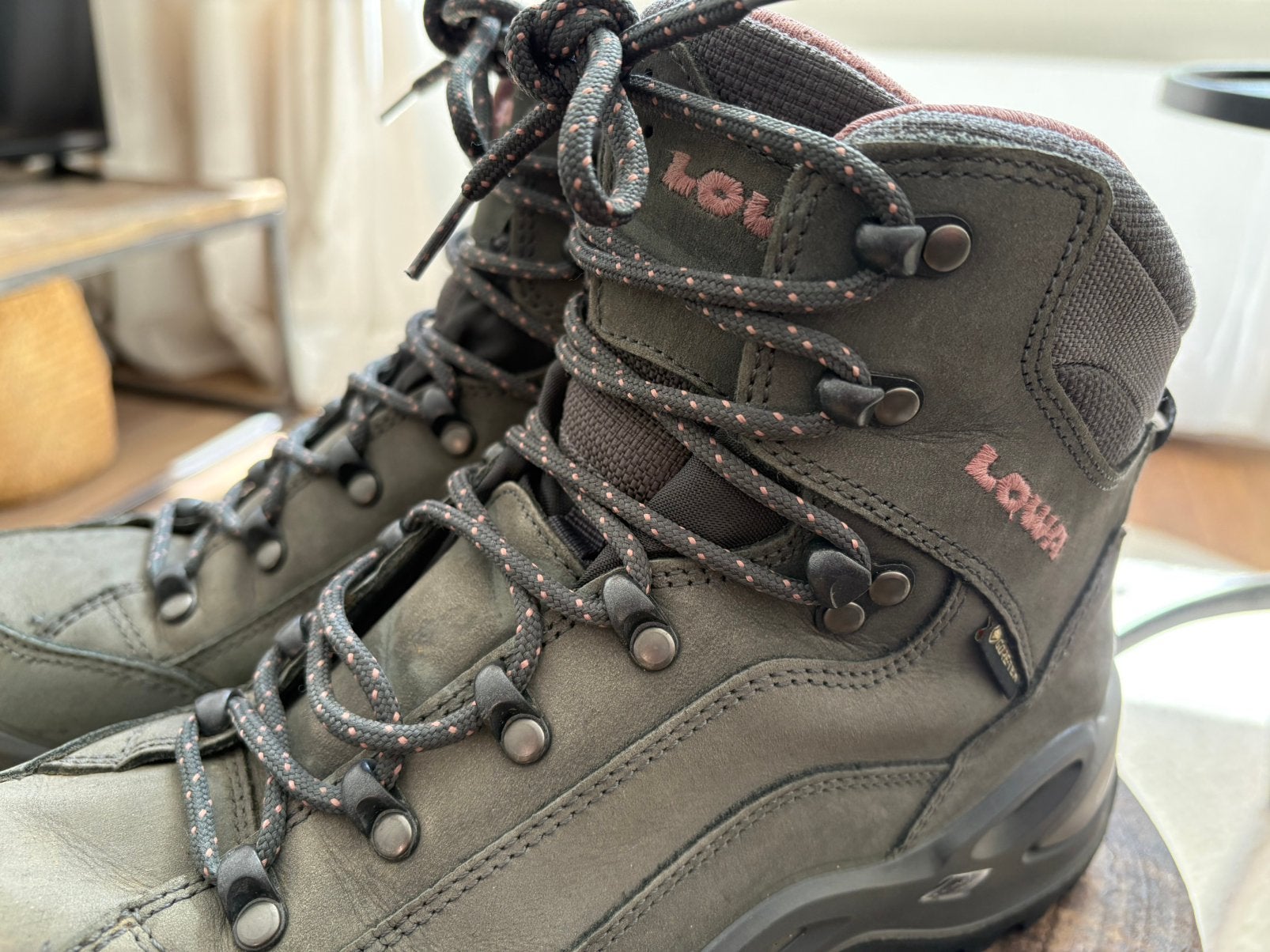 Lowa bergschoen dames maat 41, Ophalen of Verzenden, Zo goed als nieuw, Schoenen