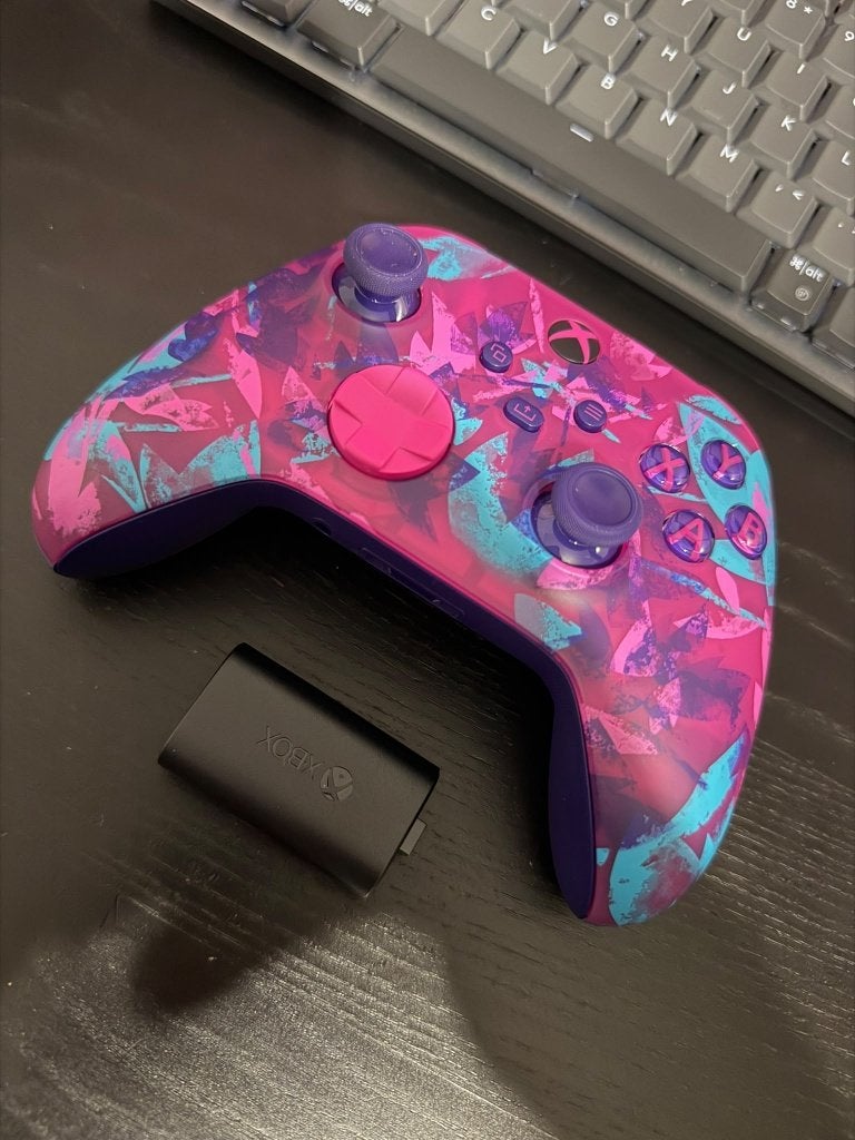 Xbox controller Heart Breaker inclusief charge kit