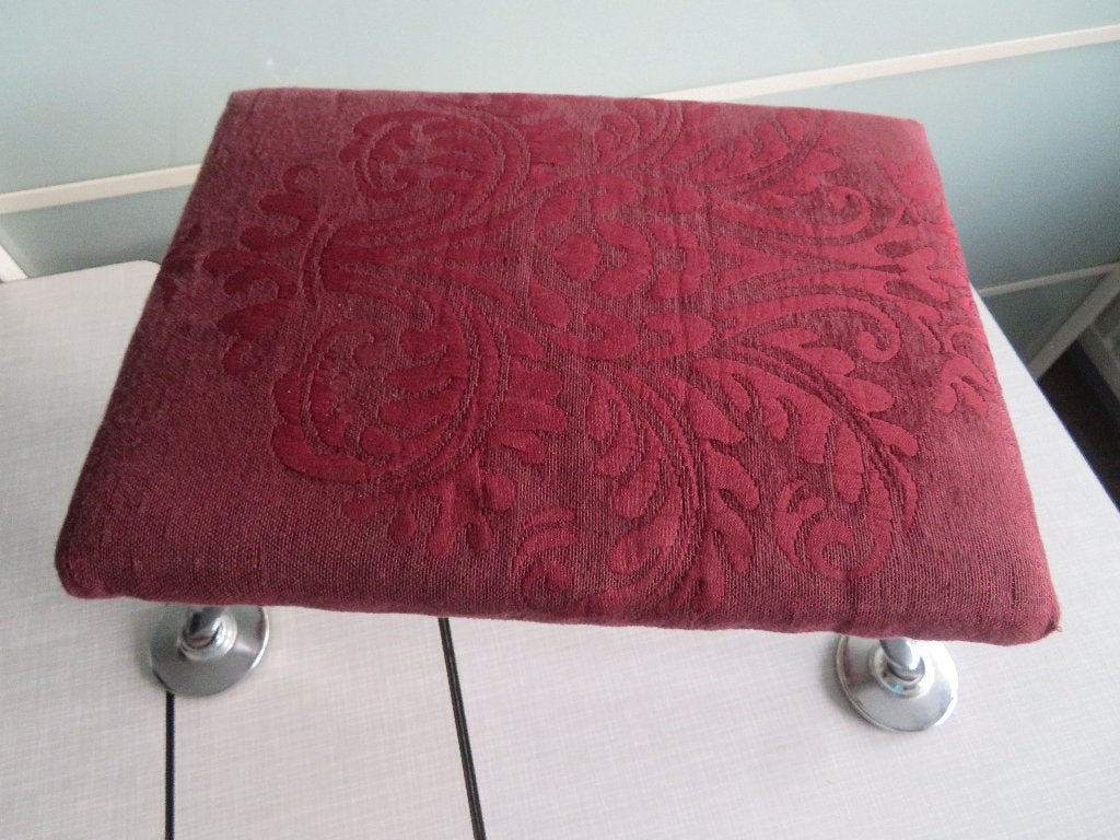 VOETENBANKJE met mooie chroom pootjes 35X25cm. en 21cm. Hoog, Ophalen of Verzenden, Rechthoekig, Minder dan 50 cm, Minder dan 50 cm