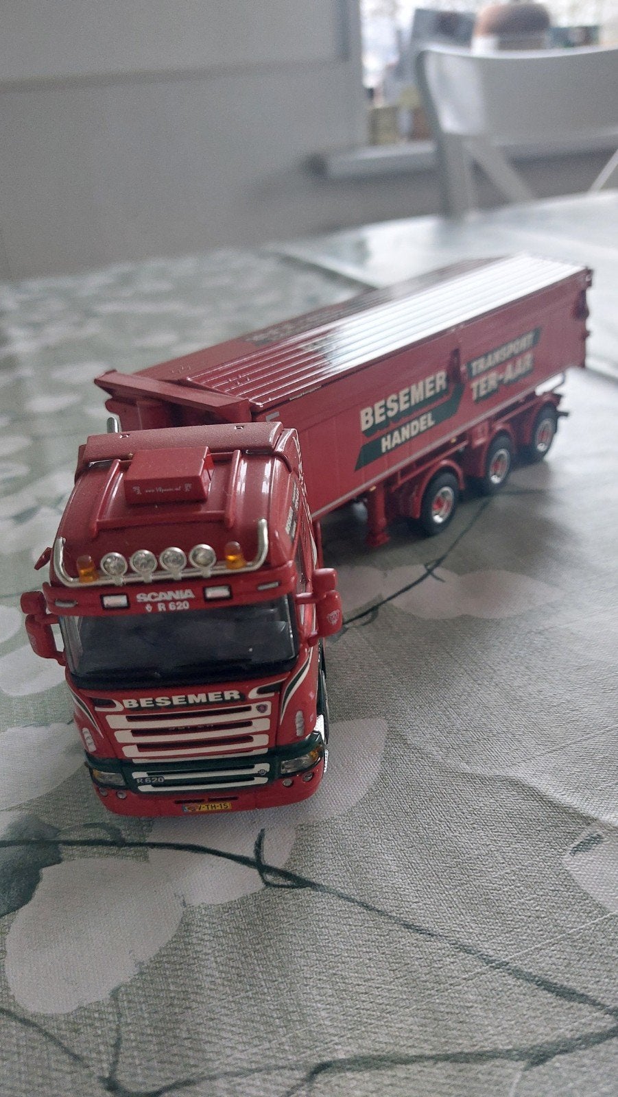 Scania R620 met kiptrailer - Besemer Transport, Hobby en Vrije tijd, Modelauto's | 1:50, Ophalen of Verzenden, Zo goed als nieuw