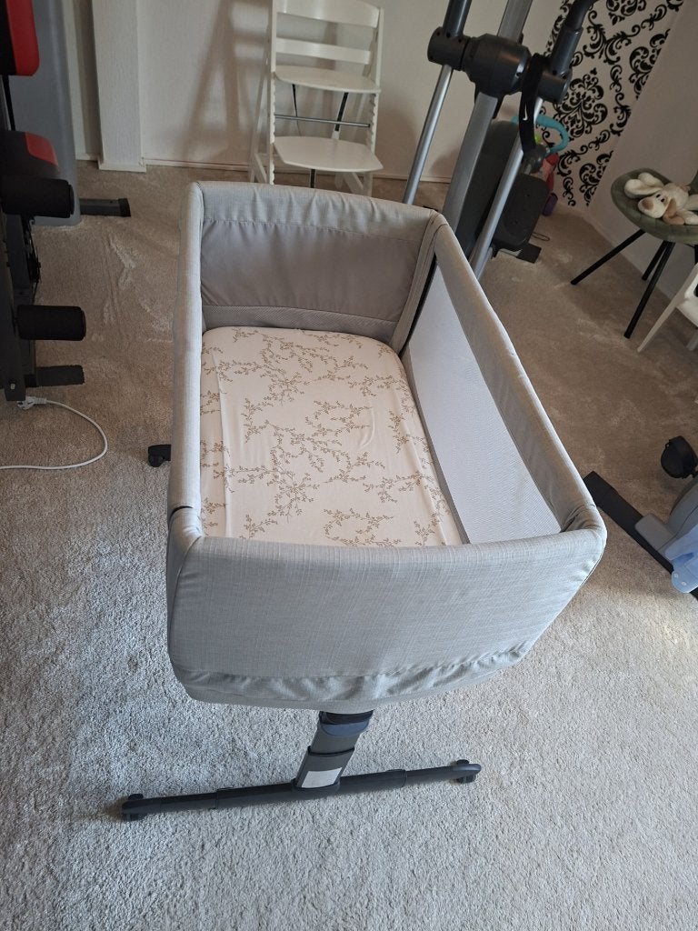 Roomie Go co-sleeper wieg (nagenoeg nieuw, Kinderen en Baby's, Babywiegjes en Ledikanten, Ophalen, Zo goed als nieuw, Wieg