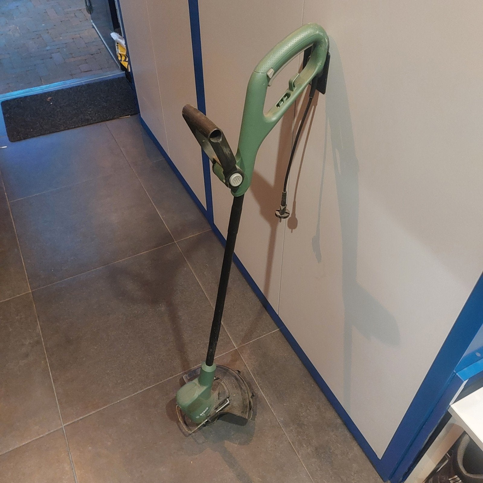 Bosch EasyGrassCut 23 trimmer, Tuin en Terras, Ophalen, Cirkelmaaier, Gebruikt, Elektrische grasmaaier