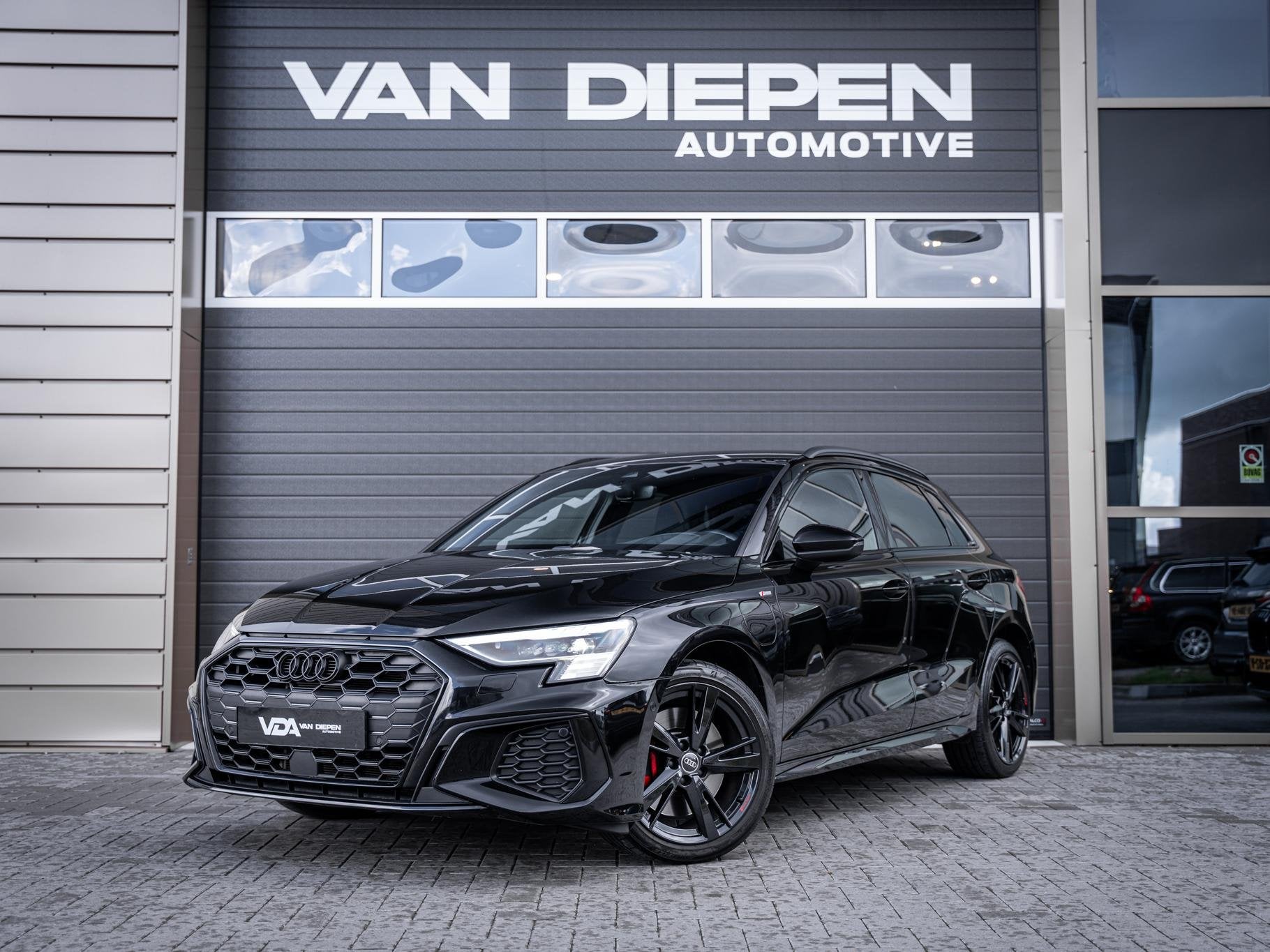 Audi A3 Sportback 45 TFSI e S edition Competition 3xS-line -, Auto's, Gebruikt, 4 cilinders, Leder en Stof, Zwart