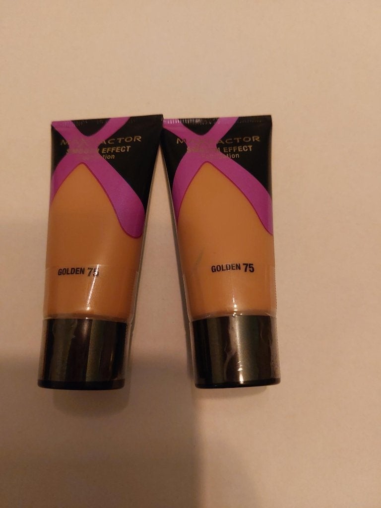 2 nieuwe Max Factor Smooth Effect Foundation (advr 47), Overige kleuren, Gehele gezicht, Nieuw, Ophalen of Verzenden