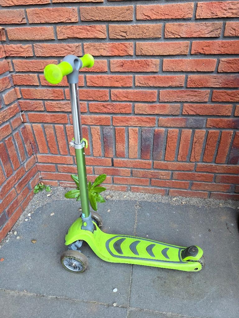 Step (Milly mally) met licht gevende wielen, Fietsen en Brommers, Steps, Ophalen, Gebruikt, Gewone step, Onbekend