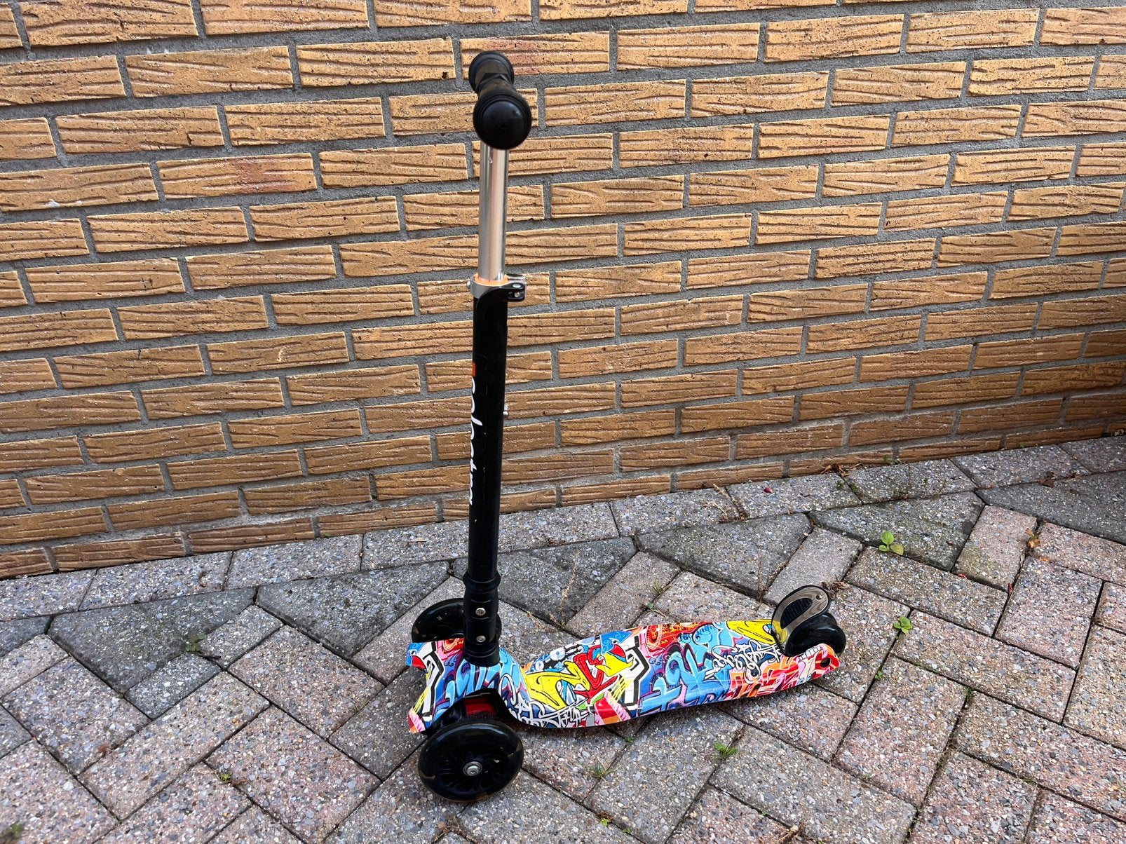 Selectra step met 4 (lichtgevende) wielen graffiti print, Ophalen, Zo goed als nieuw, Gewone step