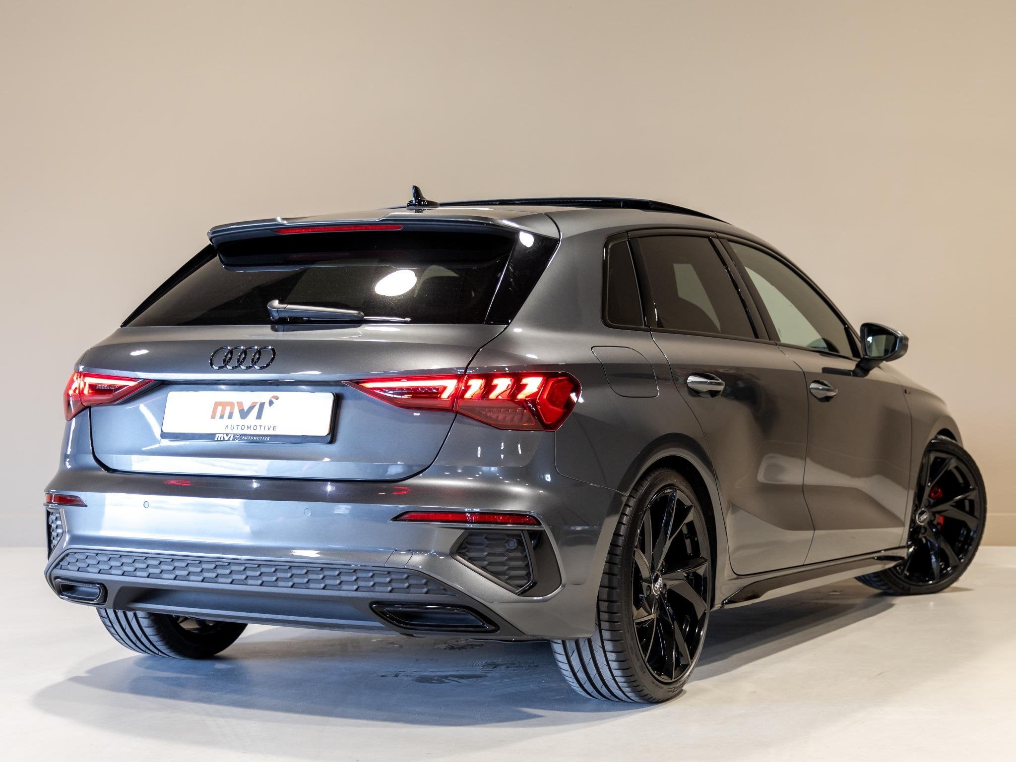 Audi A3 Sportback 35 TFSI S-Line edition / 150pk / NAP / Pan, Auto's, Adaptive Cruise Control, 4 cilinders, Leder en Stof, Origineel Nederlands