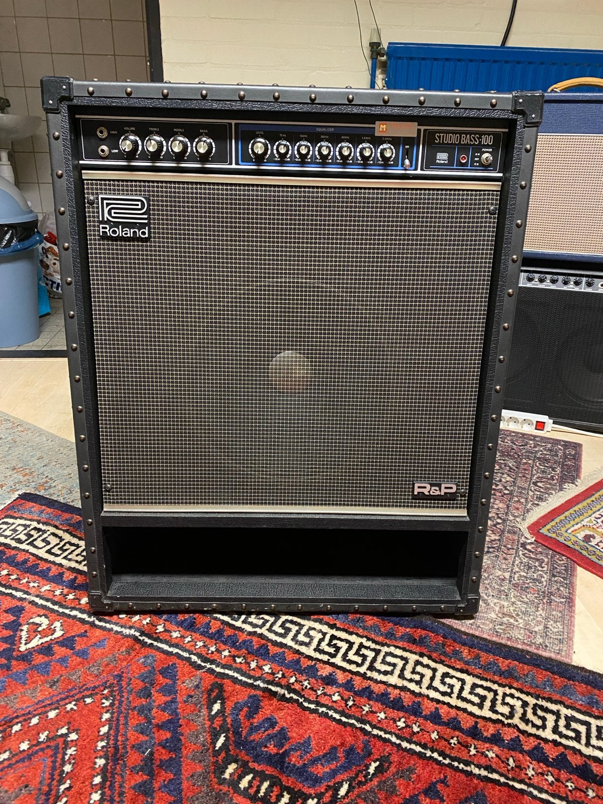 Roland Studio Bass-100 basgitaarversterker, Ophalen, Gebruikt, Basgitaar, 100 watt of meer